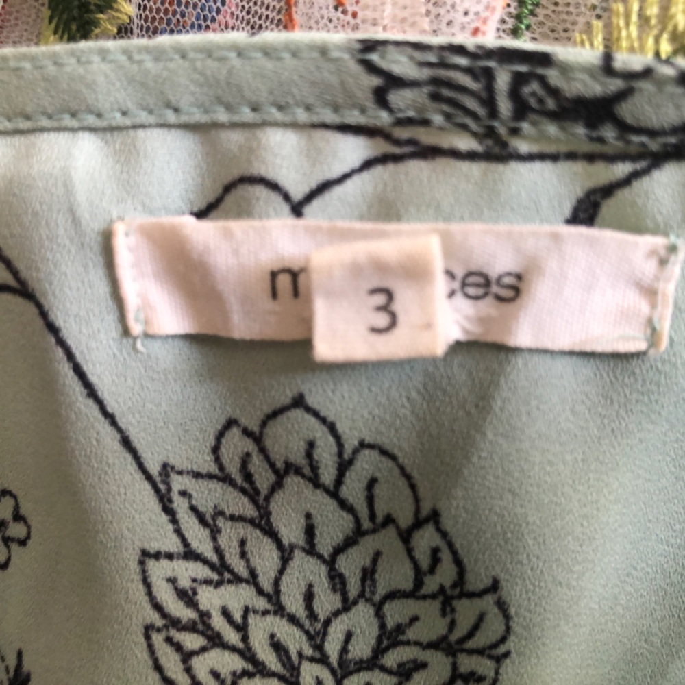 Blouse - Picture 2 of 3